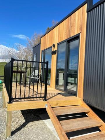 Boutique Tiny House - Te Anau Country Accommodation ภายนอก รูปภาพ