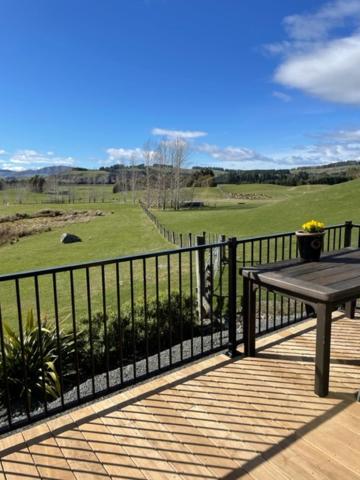 Boutique Tiny House - Te Anau Country Accommodation ภายนอก รูปภาพ