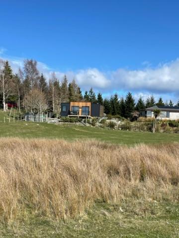 Boutique Tiny House - Te Anau Country Accommodation ภายนอก รูปภาพ