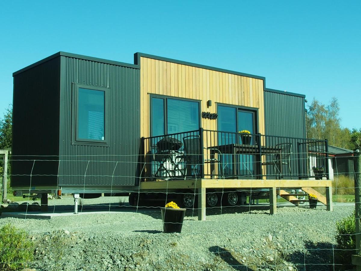 Boutique Tiny House - Te Anau Country Accommodation ภายนอก รูปภาพ