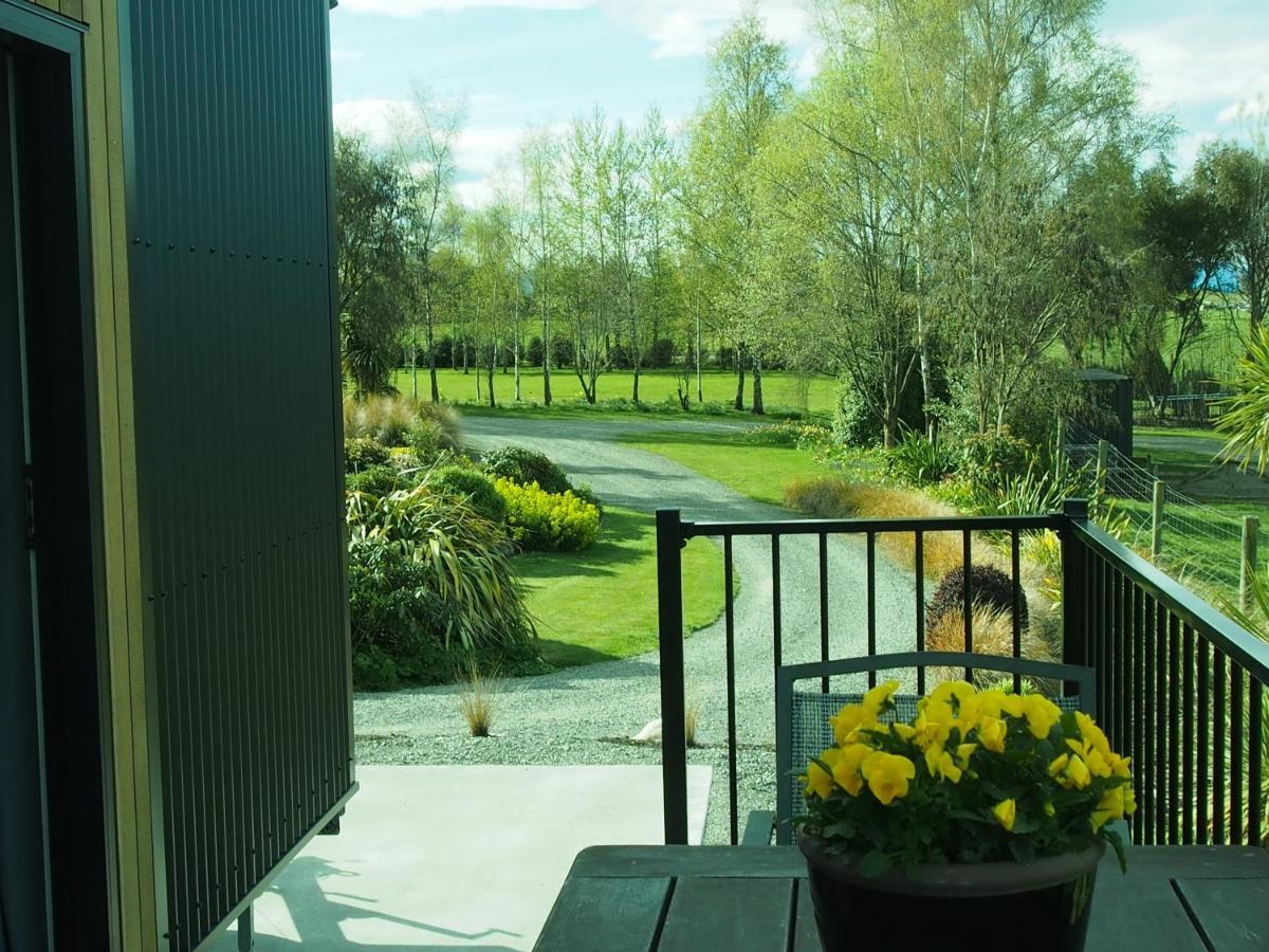 Boutique Tiny House - Te Anau Country Accommodation ภายนอก รูปภาพ